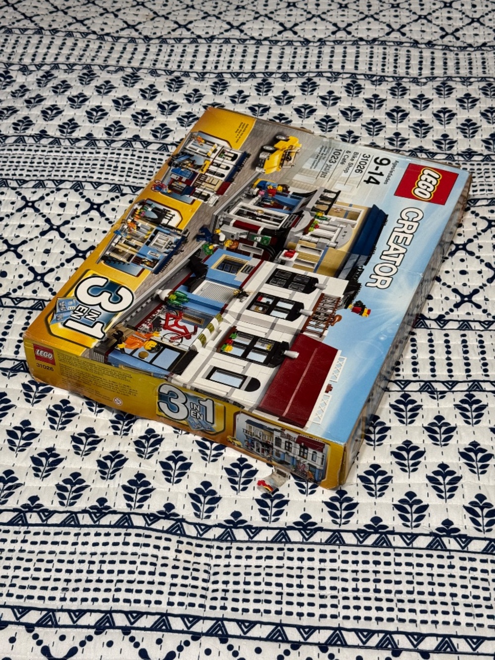 LEGO Creator 3-in-1 Bike Shop & Café (Set 31026) - Picture 3 of 6